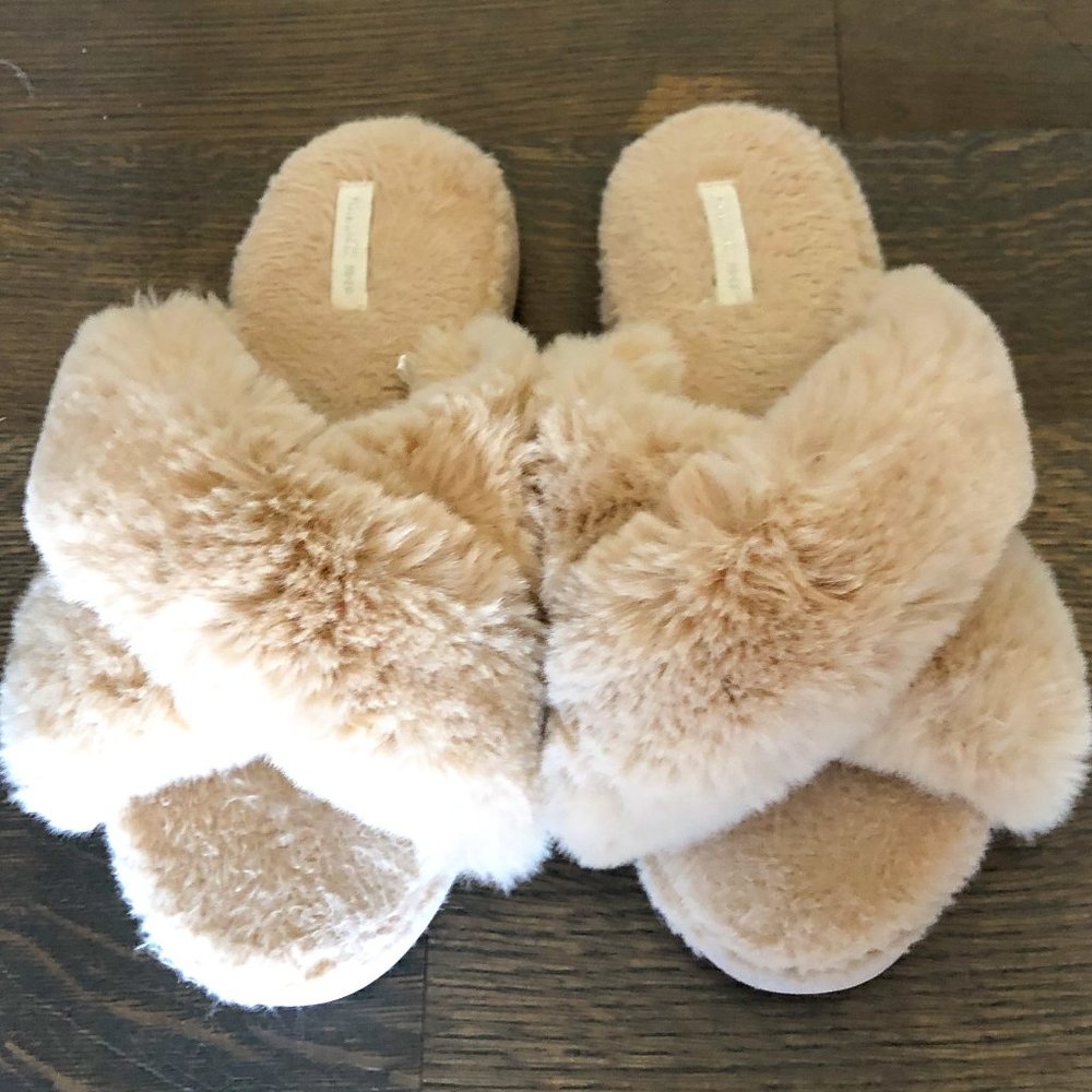 Halluci Open Toe Furry Slippers - Womens size 38/39